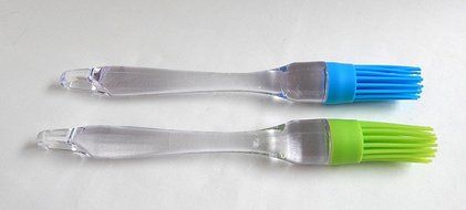 d'vine Perfect Fit 2- Piece Round Pastry Basting Brush Set N3