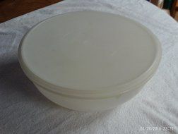 Tupperware Vintage 26cup Fix N Mix Bowl Sheer with Matching Seal N2