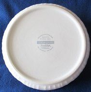 Corning Ware White Round Stoneware 2-1/2 Quart Casserole with Lid N3