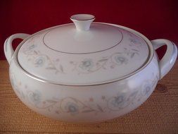 English Garden China Covered Casserole Dish Serving Dish Japan 1221