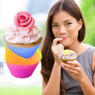 SafeGadgets Silicone Cupcake Liners. Pack of 12 Non&ndash;Stick Muffin Baking Cups, Bakeware sets. N5
