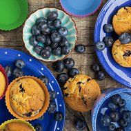 SafeGadgets Silicone Cupcake Liners. Pack of 12 Non&ndash;Stick Muffin Baking Cups, Bakeware sets. N8