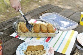 Anchor Hocking 3-Quart Glass Baking Dish with Pepper Grey TrueFit Lid N4