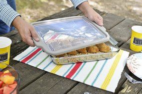Anchor Hocking 3-Quart Glass Baking Dish with Pepper Grey TrueFit Lid N5