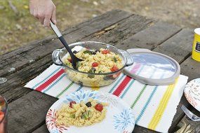 Anchor Hocking 3-Quart Glass Baking Dish with Pepper Grey TrueFit Lid N14