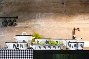 Muurla Leaves Series Enamel Casserole With Lid, 3-1/2-Quarts, White, Yellow, Black and Grey N4