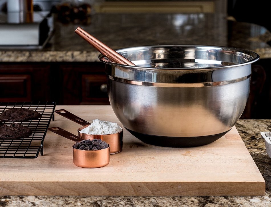 ch&eacute;ri d'amour Top Rated Premium Stainless Steel Non-Slip Mixing Bowls with Lids, 5-Piece Set Includes 1.5 Qt.,... N5