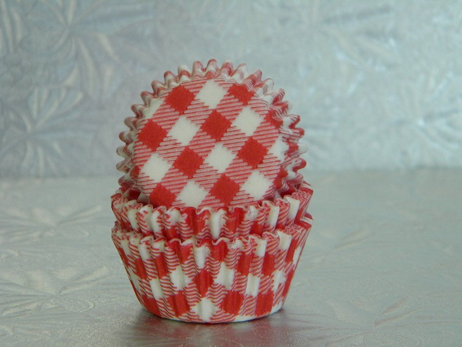 Mini Red Gingham Cupcake Cups Baking Liners 100 Count
