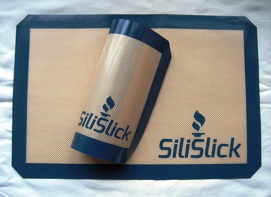 SiliSlick&reg; Silicone Baking Mats. Set of 2. N5