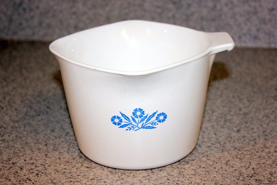 Vintage Corning Ware - Cornflower / Corn Flower - 1 Quart / 4 Cup / 32 Oz. Sauce Maker Measuring Mixing Batter...