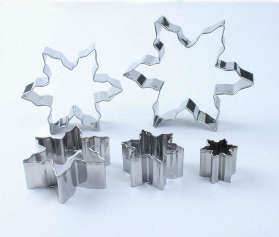 Tesoar 5Pcs Snowflake Ice Crystal Cookie Cutter