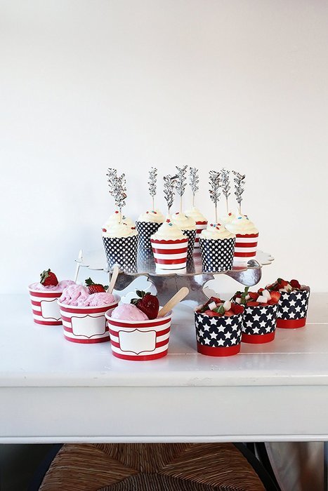 Simply Baked Large Paper Baking Cup, Red, White & Blue, 20-Pack, Entertain with Ease and Style, Serve Cupcakes... N2