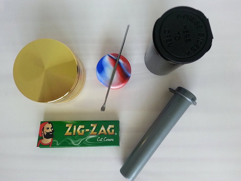 Golden Bell Gold 4 PIECE ALUMINUM Tobacco Spice Herb Grinder & 5 FREE Bonus Items! N3