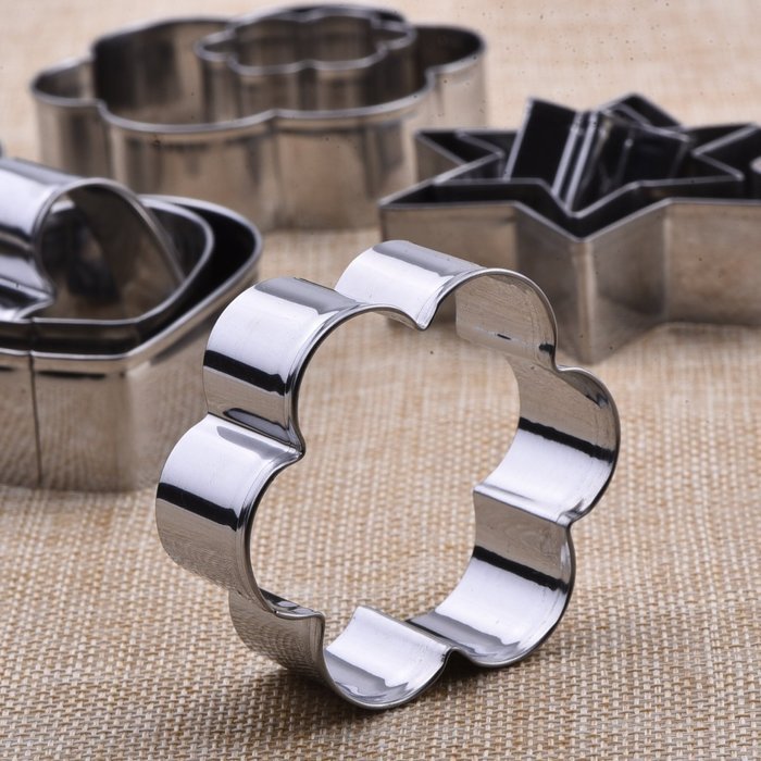 Trasfit Set of 16 Metal Cookie Cutters Set: Stars, Flowers, Round and Hearts Shape (Assorted Sizes) N3