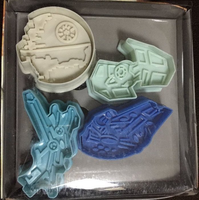 Star Wars Press-and-Stamp Cookie Cutters Set of 4: Death Star, Millennium Falcon, Vader's Tie Fighter, X-Wing... N2