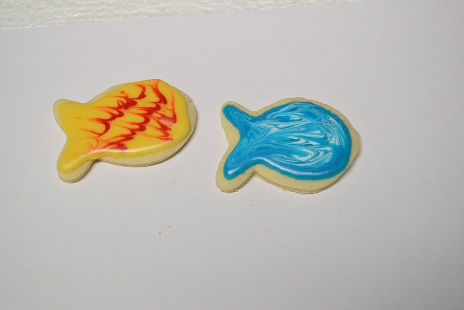 School of 2 Small Goldfish Cookie Cutter N4