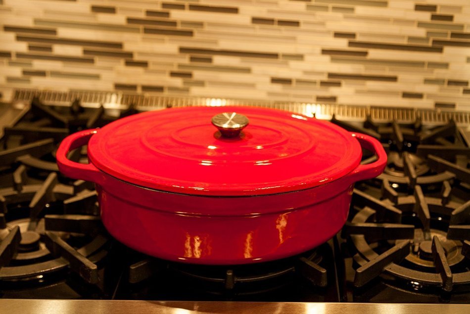 Useful UH-CI35 7 Quart Cast Iron Enamel Oval Covered Dutch Oven Casserole With Lid N2