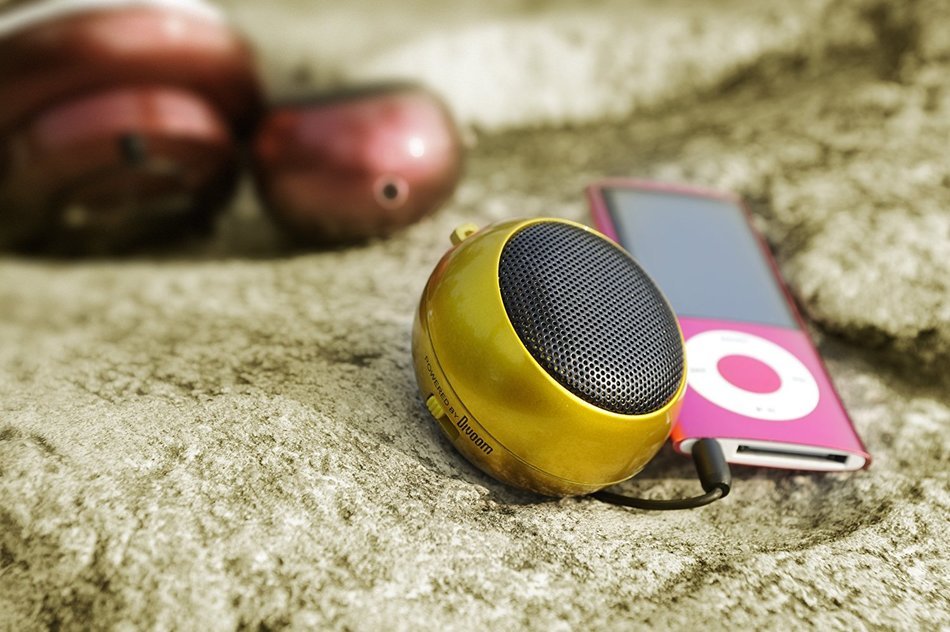 DIVOOM iTour 20 Gold Universal Bass Driven Speaker for iPod, iPhone, iPad, Tablet, Phone, PSP, DS & More N3