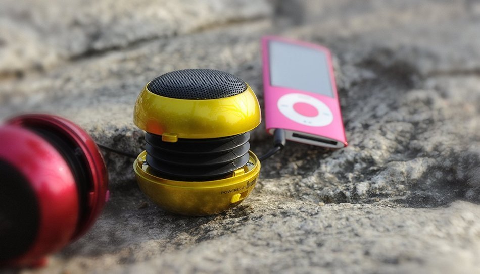 DIVOOM iTour 20 Gold Universal Bass Driven Speaker for iPod, iPhone, iPad, Tablet, Phone, PSP, DS & More N5