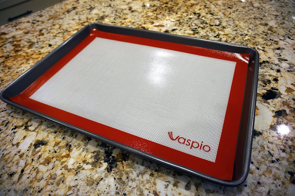 Vaspio Non-Stick 100% Professional and Food Grade Silicone Baking Mat with Inner Fiber Glass Weave For Standard... N3