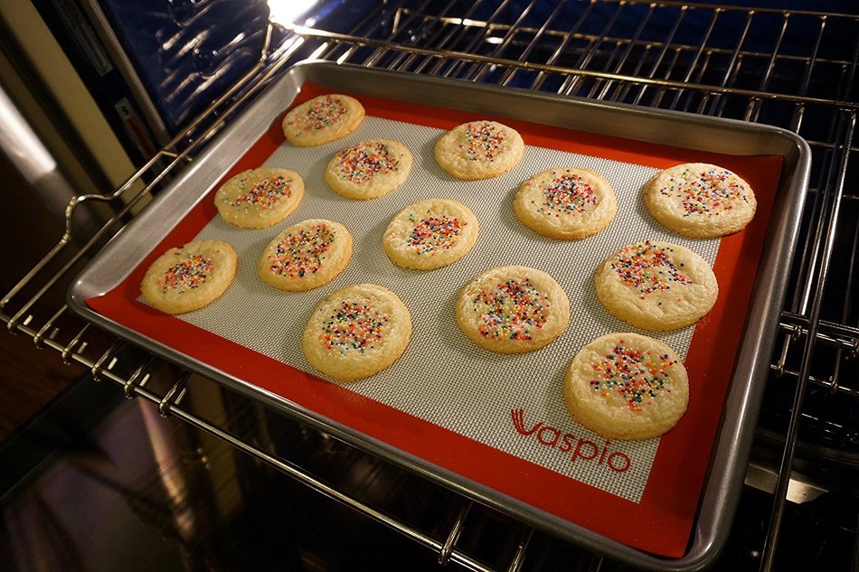 Vaspio Non-Stick 100% Professional and Food Grade Silicone Baking Mat with Inner Fiber Glass Weave For Standard... N5