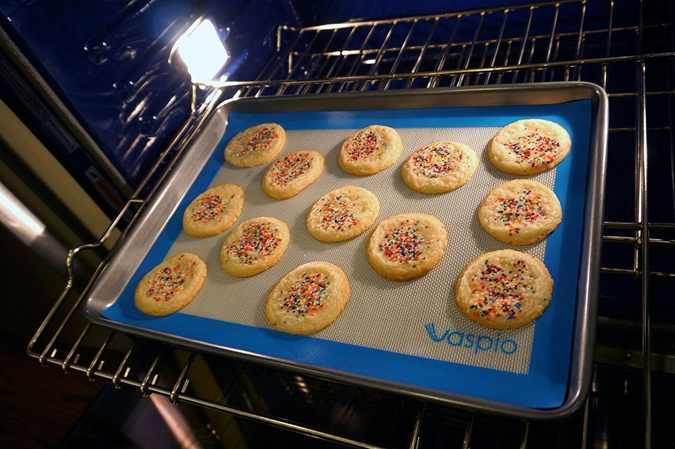Vaspio Non-Stick 100% Professional and Food Grade Silicone Baking Mat with Inner Fiber Glass Weave For Standard... N11