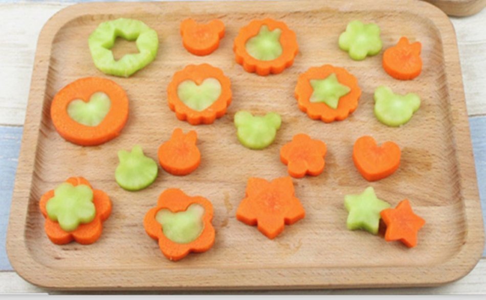 YEME 8 Pcs Food Grade Stainless Steel Vegetable Fruit Biscuit Cutter Mold Tool with Flower and Cartoon Shape-Green N3