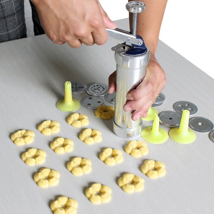 Tosnail Stainless Steel Cookie Press Biscuit Press Set Includes 20 Discs & 4 Icing Tips N7