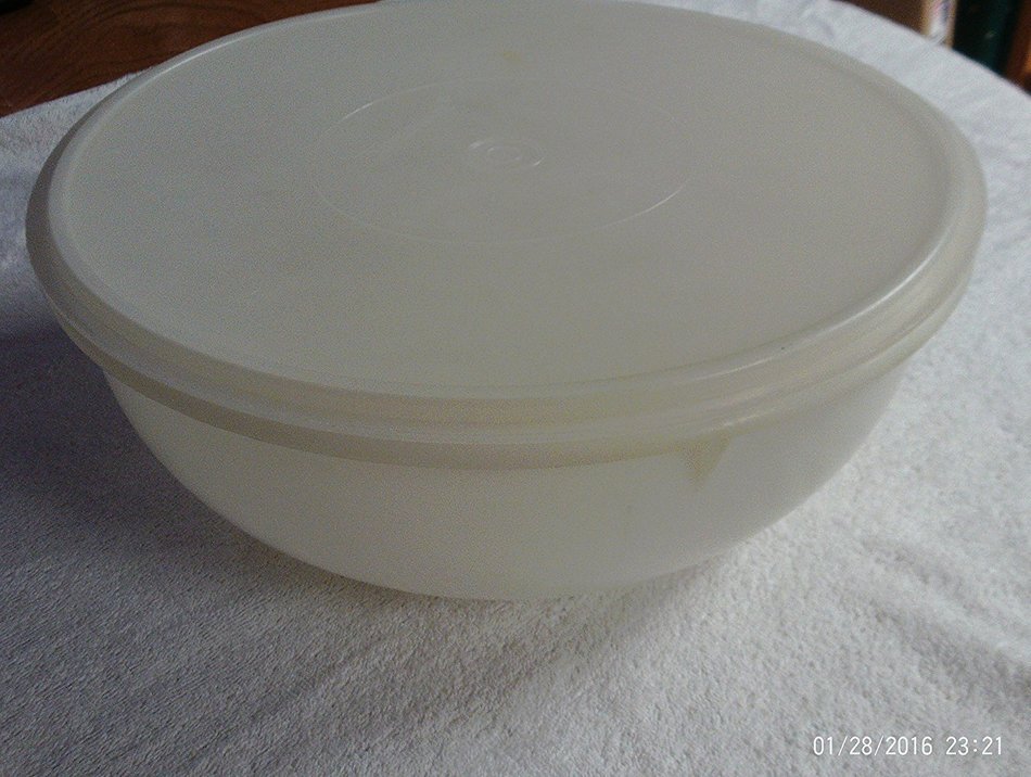 Tupperware Vintage 26cup Fix N Mix Bowl Sheer with Matching Seal