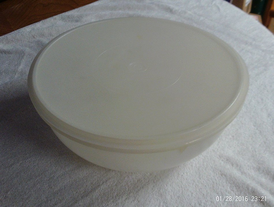 Tupperware Vintage 26cup Fix N Mix Bowl Sheer with Matching Seal N2