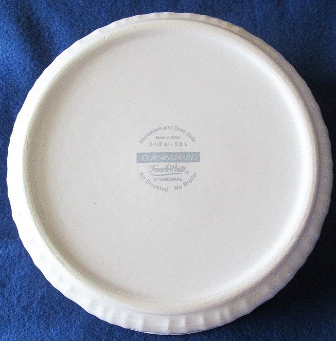 Corning Ware White Round Stoneware 2-1/2 Quart Casserole with Lid N3