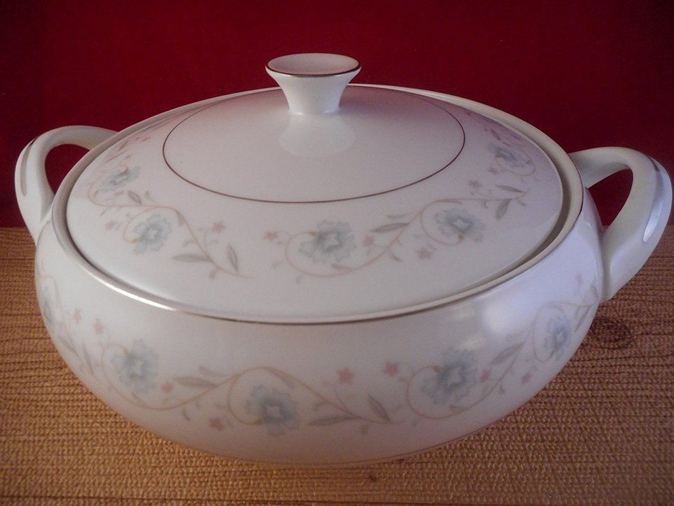 English Garden China Covered Casserole Dish Serving Dish Japan 1221