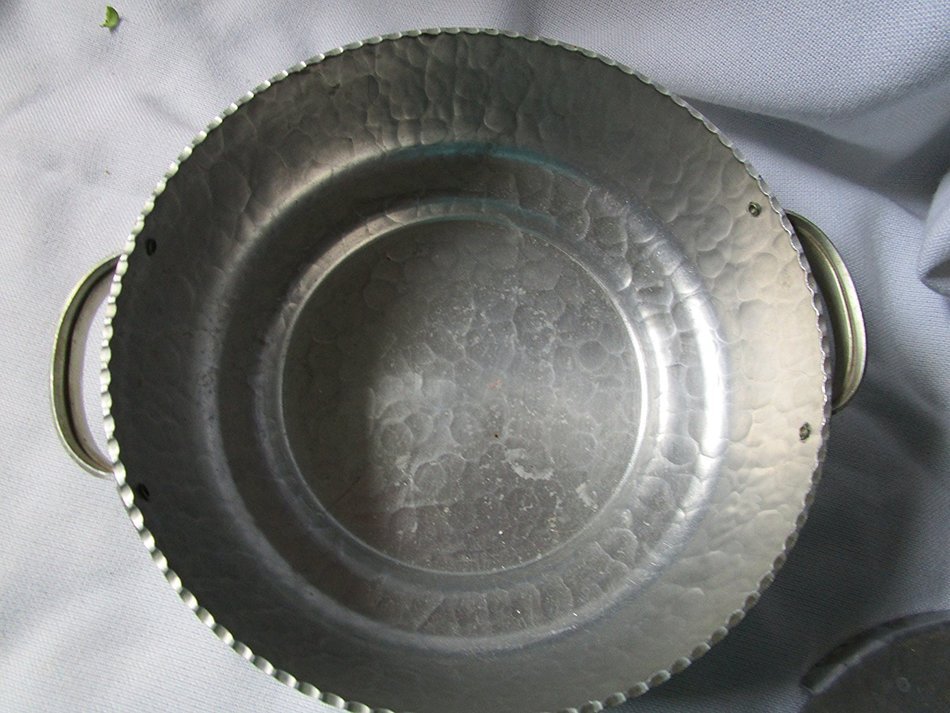 Vintage Hammered Aluminum Round Tulip Casserole Carrier 1 Qt N3