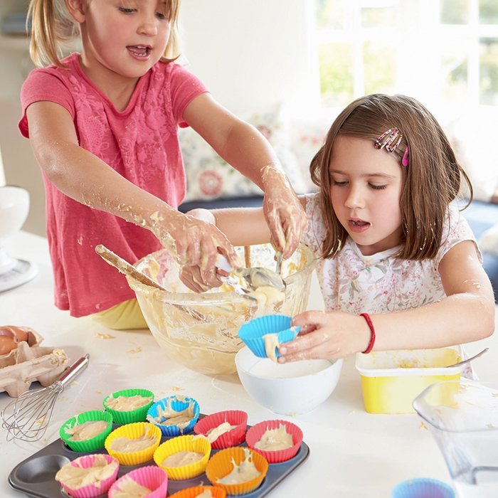 SafeGadgets Silicone Cupcake Liners. Pack of 12 Non&ndash;Stick Muffin Baking Cups, Bakeware sets. N4