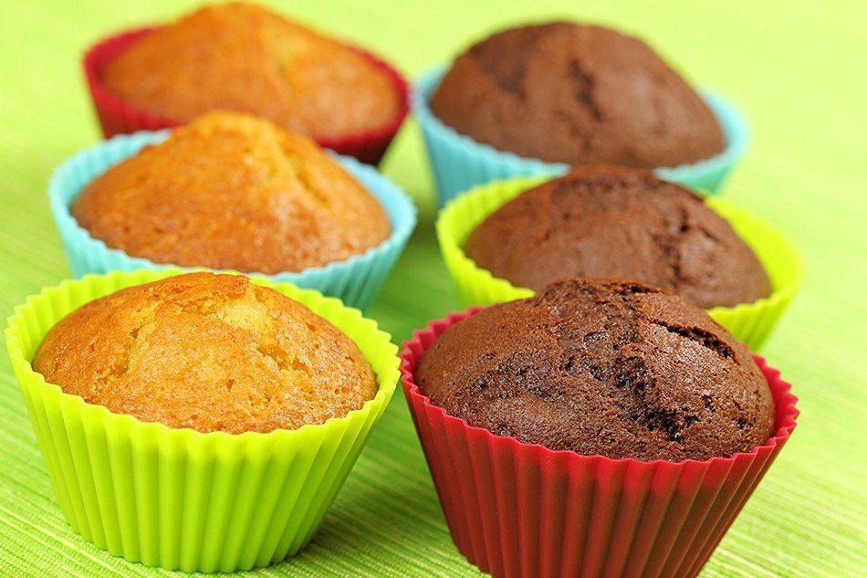 SafeGadgets Silicone Cupcake Liners. Pack of 12 Non&ndash;Stick Muffin Baking Cups, Bakeware sets. N9