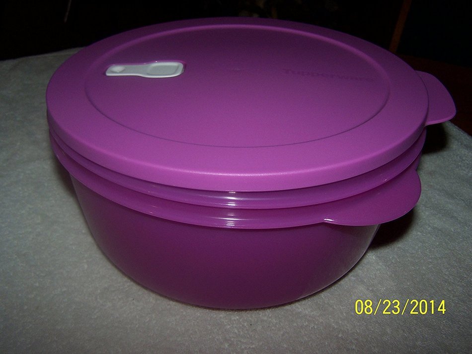 Tupperware Crystalwave 4qt. Microwaveable Reheatable Dish with Colander Insert Purplicious