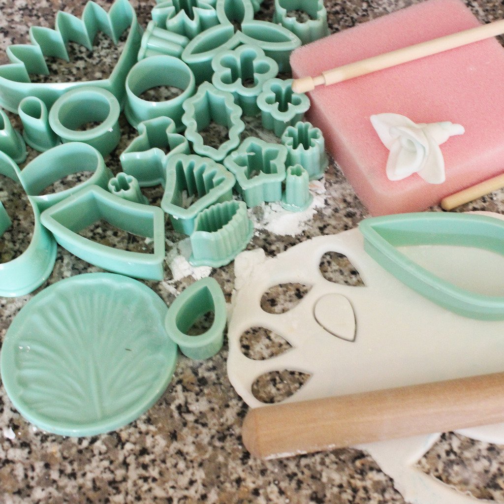 32 Piece Sugarcraft set includes cutter, guides, tools - By Kurtzy TM ...