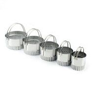 Flyesto 5 Piece Round Biscuit Cutter Set 304 Stainless Steel No Rust with Scalloped Edge For Pastry Donuts Dough... N2