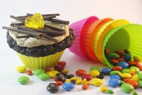 Venice Kitchen Silicone Baking Cups, 12 Reusable Non-stick Cupcake Liners, Free 50 Recipe Ebook and Storage Container N2