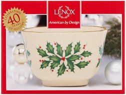 Lenox Holiday Gravy Boat with Stand,Ivory N33