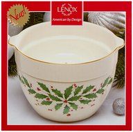 Lenox Holiday Gravy Boat with Stand,Ivory N139