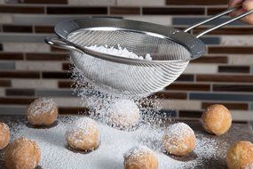 LiangTing Set of 3 Stainless Steel Fine Mesh Food Strainers,Colander Sieve With Handle (3-1/8", 5-1/2" and 7-7... N6