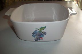 Corning Ware 1 1/2 Quart Fruit AKA Grapes