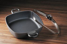 Swiss Diamond Cast-Aluminum Nonstick 11-by-11-Inch Square Casserole with Lid N2
