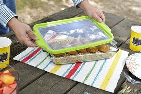 Anchor Hocking 3-Quart Glass Baking Dish with Green TrueFit Lid N4
