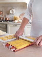 Atlas Made in Italy Ravioli Tablet Pasta Maker, Red, Makes 10 Raviolis, 10-Year Warranty N4