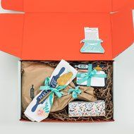 Sweet As Pie Apple Pie Baking Gift Box with Ceramic Pie Dish, Recipe Cards, Crust Mix, Pie Server- This Gourmet... N5