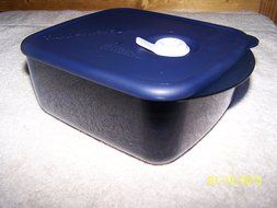 Tupperware Vent N Serve Medium Dish 4 1/4cup Indigo/Mist with Gray Vent