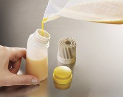 Joseph Joseph Glaze Refillable Silicone Pastry Squeezable Container Interchangeable Brush Heads, Off-White N6
