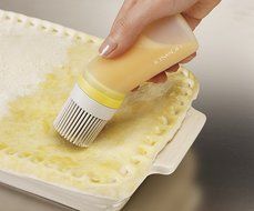 Joseph Joseph Glaze Refillable Silicone Pastry Squeezable Container Interchangeable Brush Heads, Off-White N7